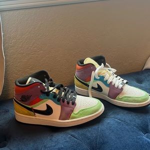women’s air jordan 1 mid ‘lightbulb’ size 7.5